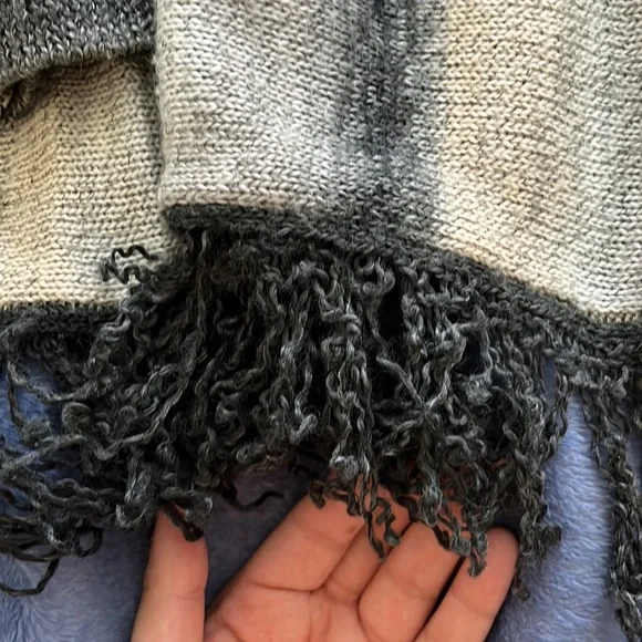 Maurice’s neutral colored cardigan size M - Picture 4 of 4